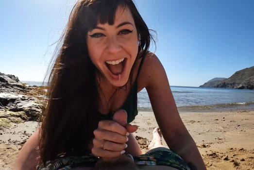 Spanish girlfriend sucks and fucks on public beach